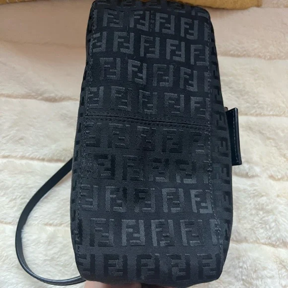 Fendi Shoulder Bag with Black/Silver Buckle. Make me an offer!:-) - Picture 4 of 10